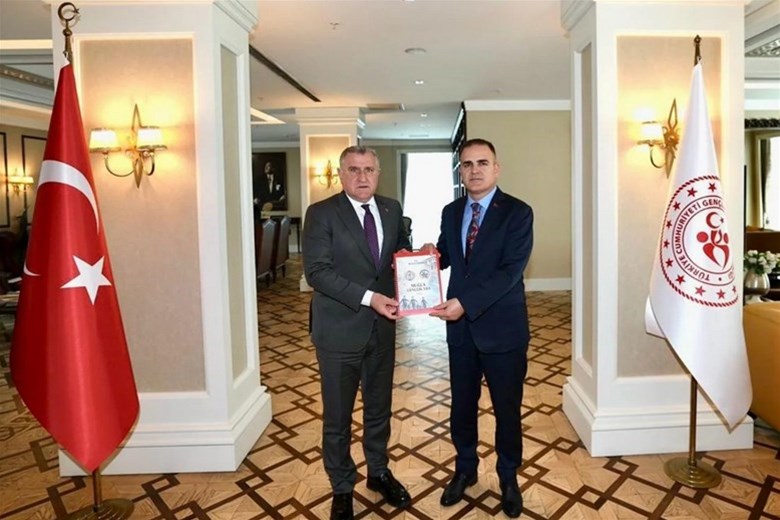 Valimiz Sayın Dr. İdris Akbıyık, Gençlik ve Spor Bakanımız Sayın Dr. Osman Aşkın Bak'ı Ziyaret Etti