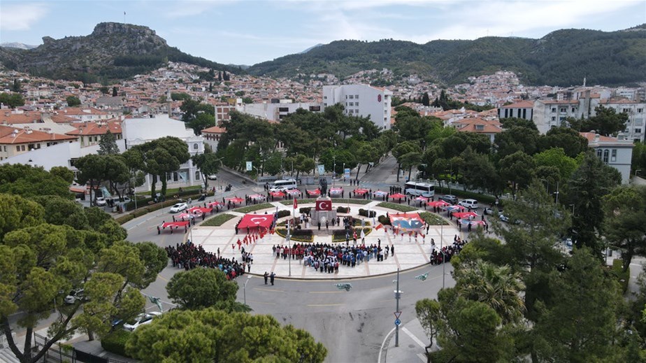 MUĞLA'DA 19 MAYIS ATATÜRK'Ü ANMA GENÇLİK VE SPOR BAYRAMI GENÇLİK HAFTASI ATATÜRK ANITINA ÇELENK SUNUMU İLE BAŞLADI